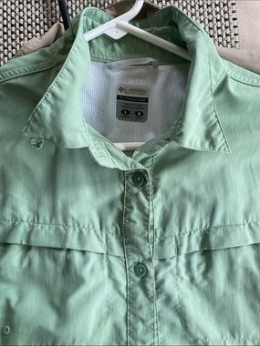 Columbia Womens Light Sage Green Outdoor Shirt  - L